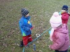 Účastníci olympiády jsou již vyzdobeni medailemi...